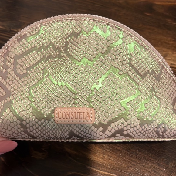 Consuela medium cosmetic - Picture 2 of 3